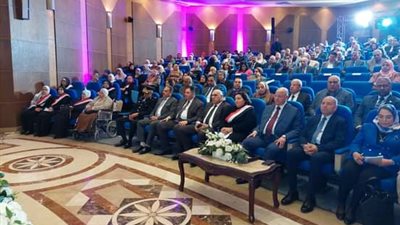 محافظ القاهرة يكرم 41 أم مثالية خلال احتفالية يوم الشهيد 