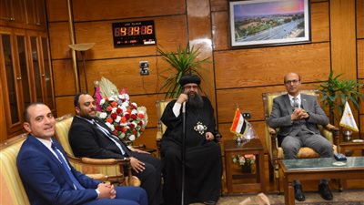 رئيس جامعة أسيوط يستقبل الأنبا بسنتى لتهنئته بمناسبة حلول شهر رمضان