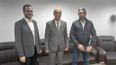 رئيس جامعة أسيوط يستقبل وفدا عن شركة أورانج لتقديم 100 كرتونة رمضان