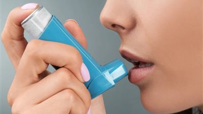 الإفتاء تفجر مفاجأة بشأن حكم استعمال بخاخة الربو للصائم المريض