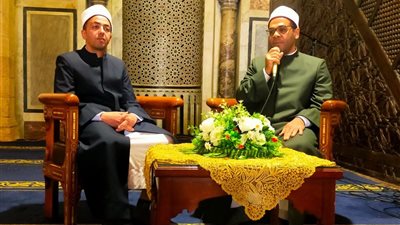ملتقى الظهر بالجامع الأزهر يناقش فضل قراءة القرآن في شهر رمضان