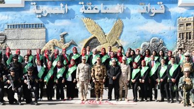 قوات الصاعقة تستقبل عدد من طلبة الجامعات وتكرم مجموعة من أسر الشهداء