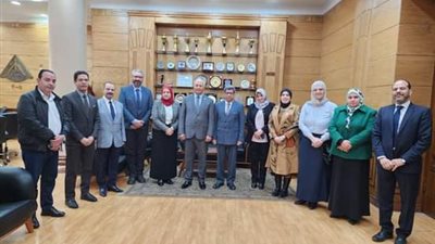 رئيس جامعة بنها يبحث سبل التعاون مع وفد مركز المعلومات بمجلس الوزراء