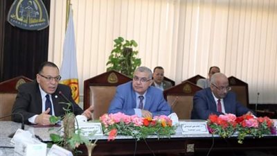 محافظ الشرقية يشارك اجتماع مجلس جامعة الزقازيق 