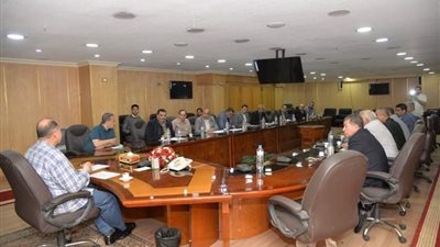 محافظ أسيوط يمنح مكافأة تميز لمركز أبنوب 