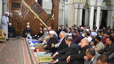 في مسجد القنائي.. محافظ قنا يشارك احتفالات ذكرى العاشر من رمضان