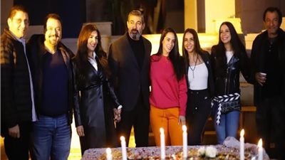أسرة مسلسل علاقة مشروعة تحتفل بانتهاء تصوير العمل 