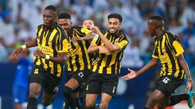 الاتحاد يهزم ضمك بثلاثية ويتصدر جدول ترتيب الدوري السعودي 