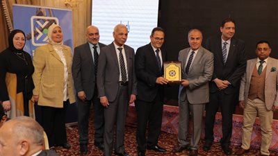 على هامش الإفطار السنوي.. النقل الدولي تكرم قيادات ميناء الإسكندرية والمالية 
