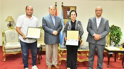 محافظ أسيوط يكرم مؤسسة سواعد مصرية للتنمية الشاملة