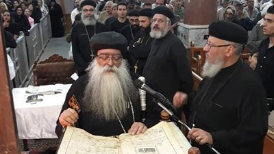 الأنبا تكلا يترأس صلوات البصخة المقدسة بكاتدرائية مار جرجس بدشنا 