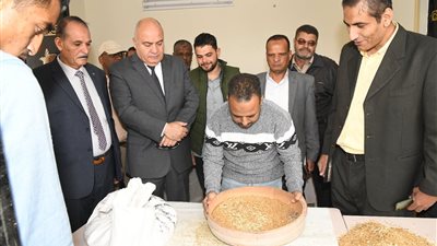محافظ قنا يشهد انطلاق موسم توريد القمح لعام 2023