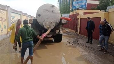 تضافر جهود مراكز ومدن و أحياء محافظة الشرقية لشفط مياه الأمطار