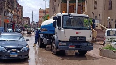 مياه الشرب بالشرقية تواصل جهودها لسحب تجمعات الأمطار