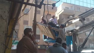 محافظ أسيوط يوجه بتكثيف حملات إزالة اللافتات العشوائية غير المرخصة بالمراكز