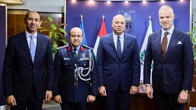سفير مصر في بودابست يبحث سبل التعاون مع وزير الدفاع المجري