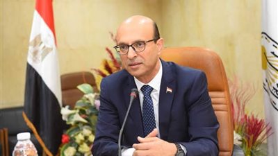 رئيس جامعة أسيوط يهنئ البابا تواضروس الثاني بعيد القيامة المجيد