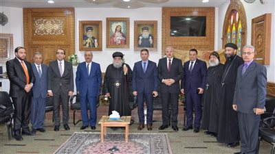 للتهنئة بعيد القيامة المجيد.. محافظ الإسماعيلية يزور عدد من الكنائس   