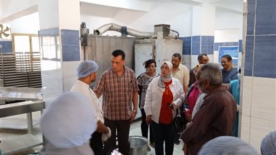 وكيل وزارة التربية والتعليم يتفقد البرنامج التدريبي للسيدات بمدرسة الفندقية 