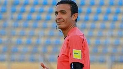 طارق مجدي حكمًا لمباراة سموحة والأهلي غدًا في الدوري المصري 