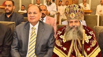 محافظ أسيوط يزور إيبارشيات الدير المحرق للتهنئة بمناسبة عيد القيامة المجيد