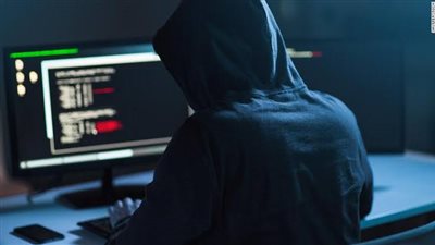 في قبضة الأمن.. هاكر يستولي على حسابات المواطنين عبر «فيسبوك» ويطلب مبالغ مالية