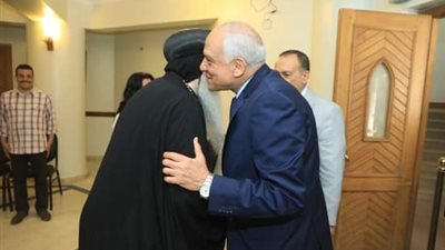 محافظ الجيزة يزور مطرانية شمال الجيزة لتقديم التهنئة بمناسبة عيد القيامة المجيد