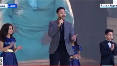 حمادة هلال يقدم فقرة غنائية في احتفالية عيد الفطر بحضور الرئيس السيسي
