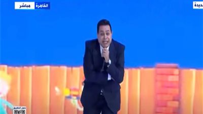 حكيم يقدم فقرة غنائية في احتفالية عيد الفطر بحضور الرئيس السيسي
