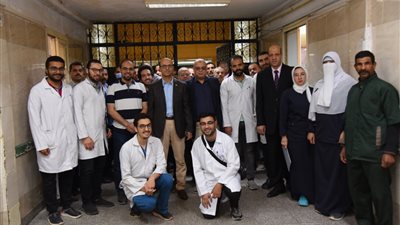 بمناسبة عيد الفطر.. المنشاوي يهنئ المرضى والعاملين بمستشفيات جامعة أسيوط 