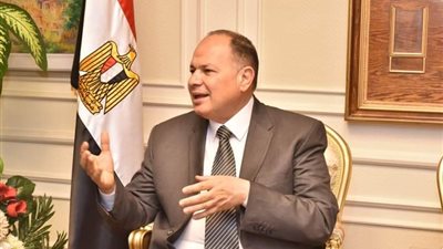 محافظ أسيوط يتابع عمليات إصلاح خط الصرف الصحي بأبنوب