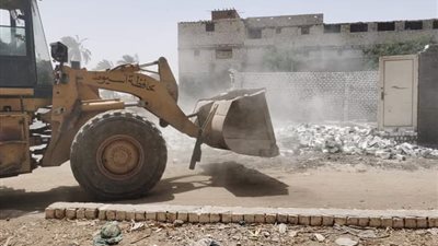إزالة 12 محاولة للشروع في البناء المخالف والتعدي على الأراضي الزراعية بأسيوط 