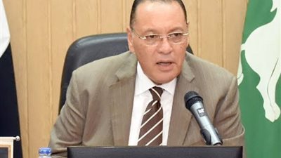 محافظ الشرقية يصدر قرارا بترقية أعضاء هيئة التعليم
