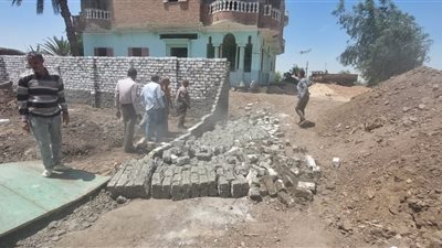 تنفيذ حالات إزالة تعديات ومخالفات مباني بمركز القوصية في أسيوط 