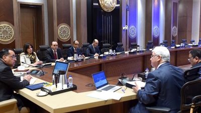 رئيس الوزراء يتابع مع وزير التعليم العالي موقف الطلاب المصريين الدارسين بالسودان