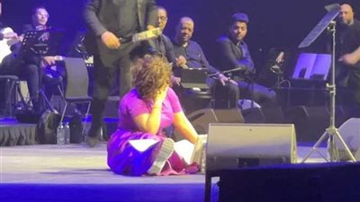 شيرين عبد الوهاب تتعرض لموقف محرج في أول حفل لها بعد غياب