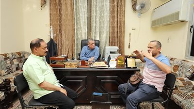 رئيس مياه أسيوط يستكمل زيارته الميدانية ويلتقي برئيس القوصية 