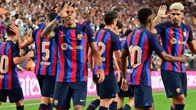 ليفاندوفسكي يقود التشكيل الرسمي لبرشلونة أمام ريال بيتيس في الليجا 