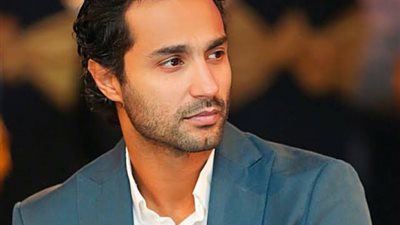 كريم فهمي يعبر عن استيائه من السوشيال ميديا: أكبر كدبة