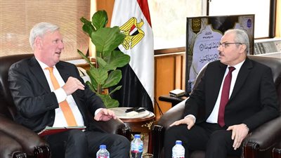 بحضور رئيس جامعة القناة.. حفل تخرج دفعة برنامج ماجستير تعليم المهن الصحية 