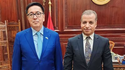 سفير كازاخستان بمصر يلتقي الأمين العام لمجلس الشيوخ
