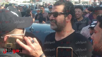 صور يكسوها الحزن من جنازة الفنان الراحل مصطفى درويش 