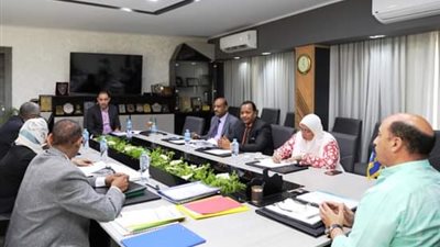 محافظ أسوان يعقد اجتماعاً لإجراء تقييم أداء شاغلي الوظائف القيادية 