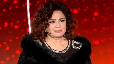 إلهام شاهين تشارك متابعيها صورة برفقة الفنانين من أستراليا