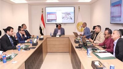 وزير التنمية المحلية يتابع مع المحافظين قرارات تحديد أسعار تعريفة الركوب الجديدة 