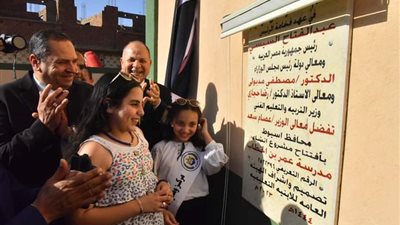 محافظ أسيوط ورئيس هيئة الابنية التعليمية يفتتحان عدد من المدارس