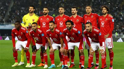شريف وتاو يقودان التشكيل الرسمي لفريق الأهلي أمام بيراميدز في السوبر