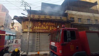 السيطرة على حريق بمخزن عطارة إسحاق الكبير نطاق حى أول بالإسماعيلية