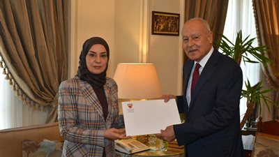  السفيرة البحرينية تقدم أوراق اعتمادها لأمين عام جامعة الدول العربية