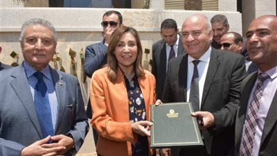 بحضور وزيرة الثقافة ومحافظ قنا.. انطلاق مشروع المكتبات المتنقلة لنشر الثقافة